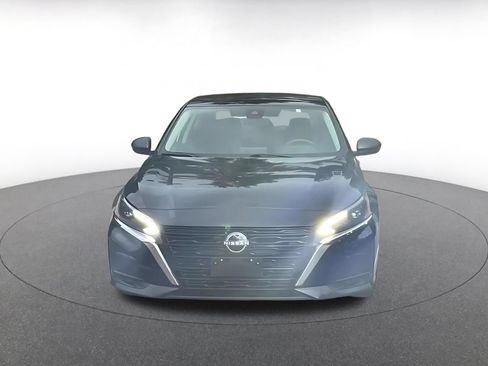Used 2025 Nissan Altima 2.5 SV FWD image 4