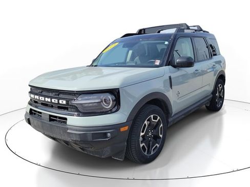 Used 2021 Ford Bronco Sport Outer Banks w/ Outer Banks Package image 2