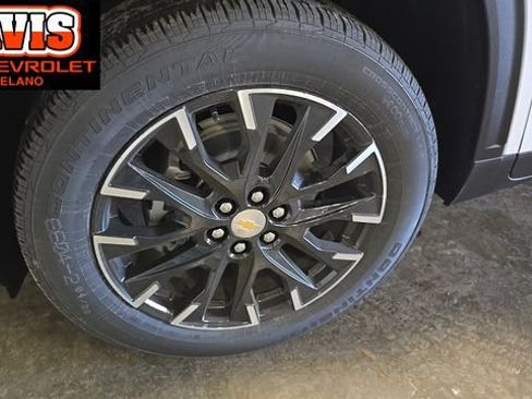 New 2026 Chevrolet Traverse LT w/ Sun and Wheel Package AWD/4WD image 11