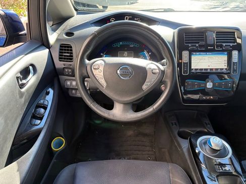 Used 2017 Nissan Leaf SV image 7