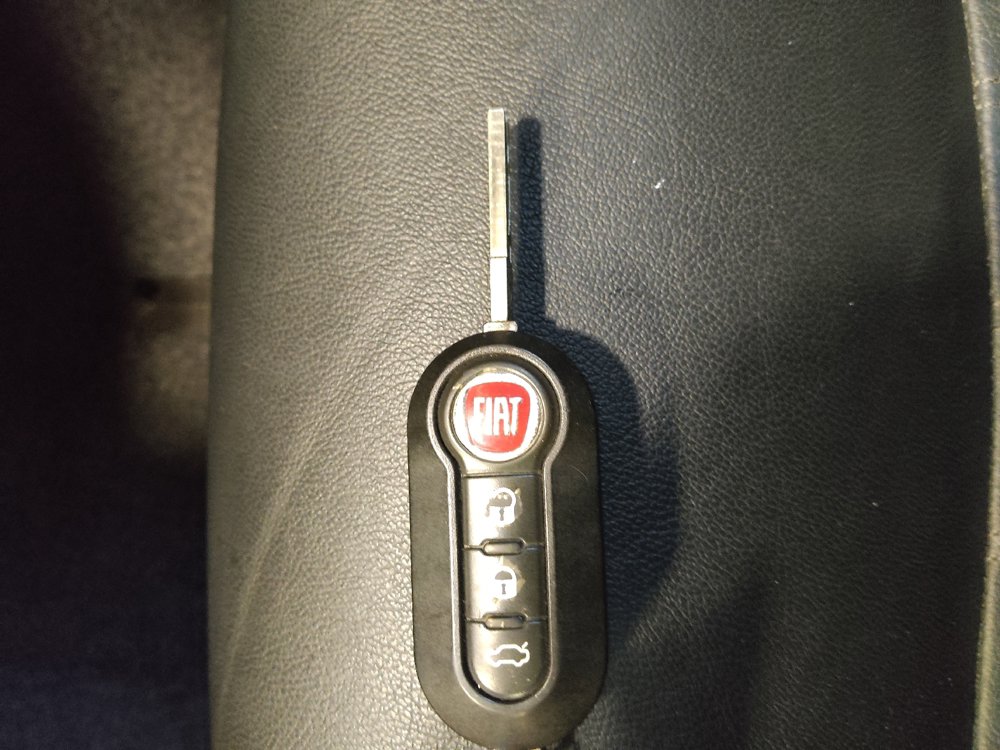 Used 2018 FIAT 500 Lounge FWD image 32