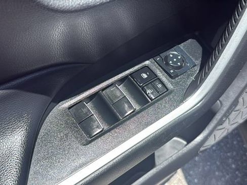 Used 2022 Toyota RAV4 XLE w/ Convenience Package FWD image 18