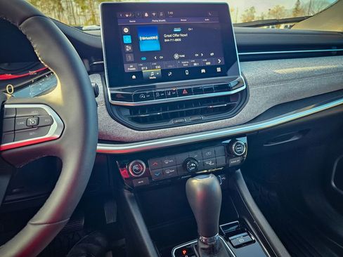 Certified 2024 Jeep Compass Latitude image 20