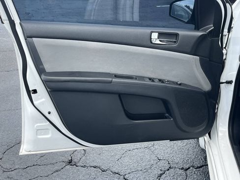 Used 2012 Nissan Sentra 2.0 SR FWD image 11