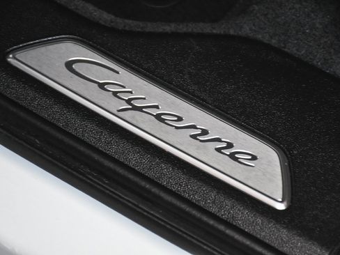 Used 2023 Porsche Cayenne Turbo S image 15
