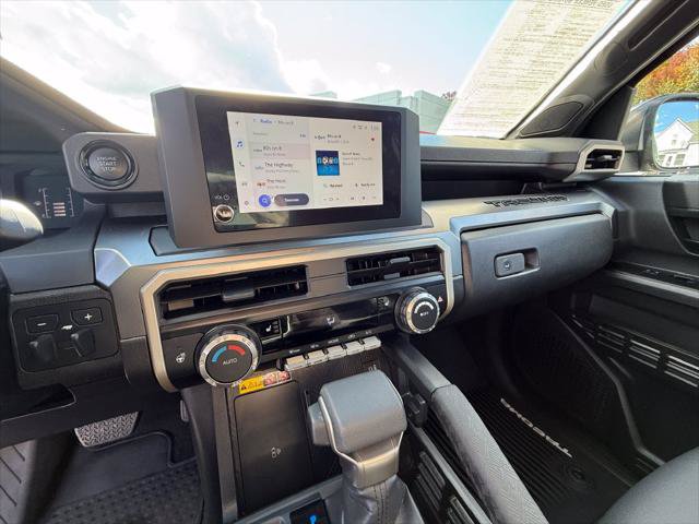 Certified 2025 Toyota Tacoma SR5 AWD/4WD image 9