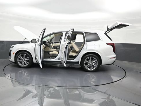 Used 2024 Cadillac XT6 Premium Luxury FWD image 34