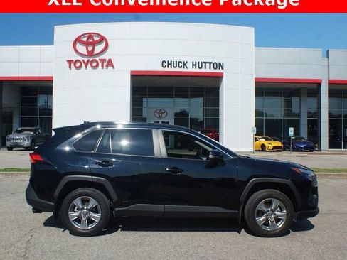 Used 2025 Toyota RAV4 XLE AWD/4WD image 1