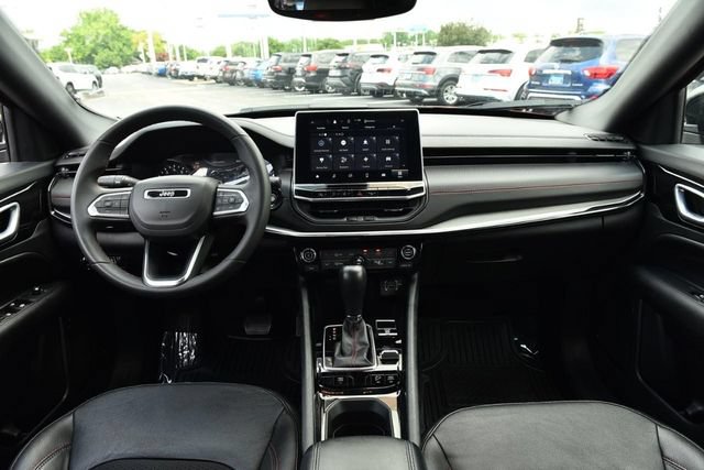 Used 2025 Jeep Compass Trailhawk AWD/4WD image 7