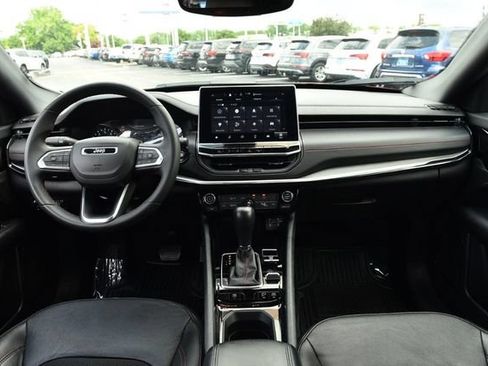 Used 2025 Jeep Compass Trailhawk AWD/4WD image 7