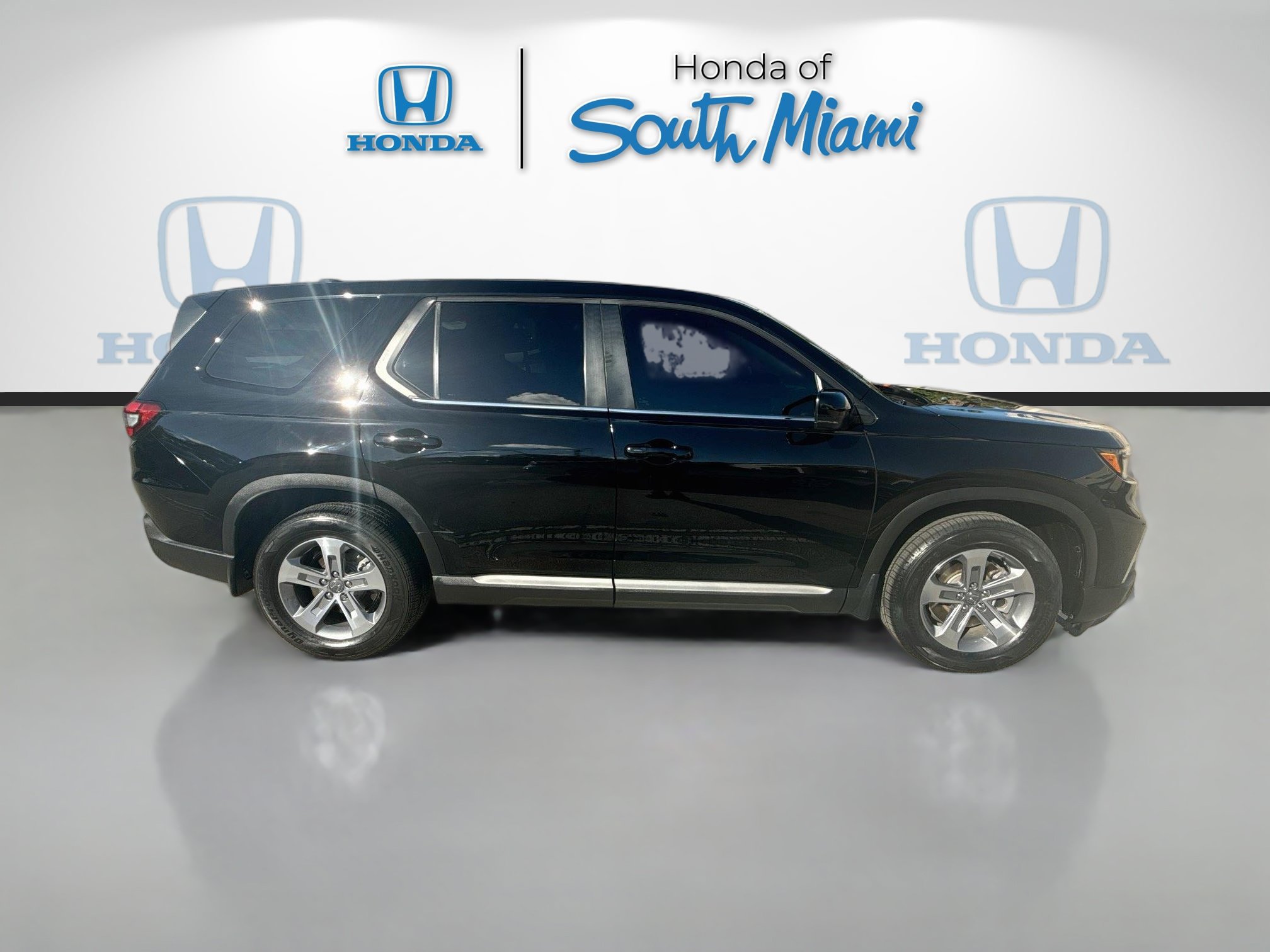 Used 2025 Honda Pilot EX-L image 8