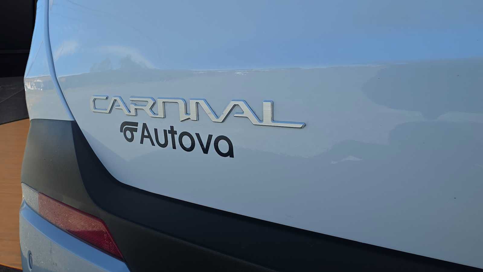 Used 2025 Kia Carnival FWD image 27