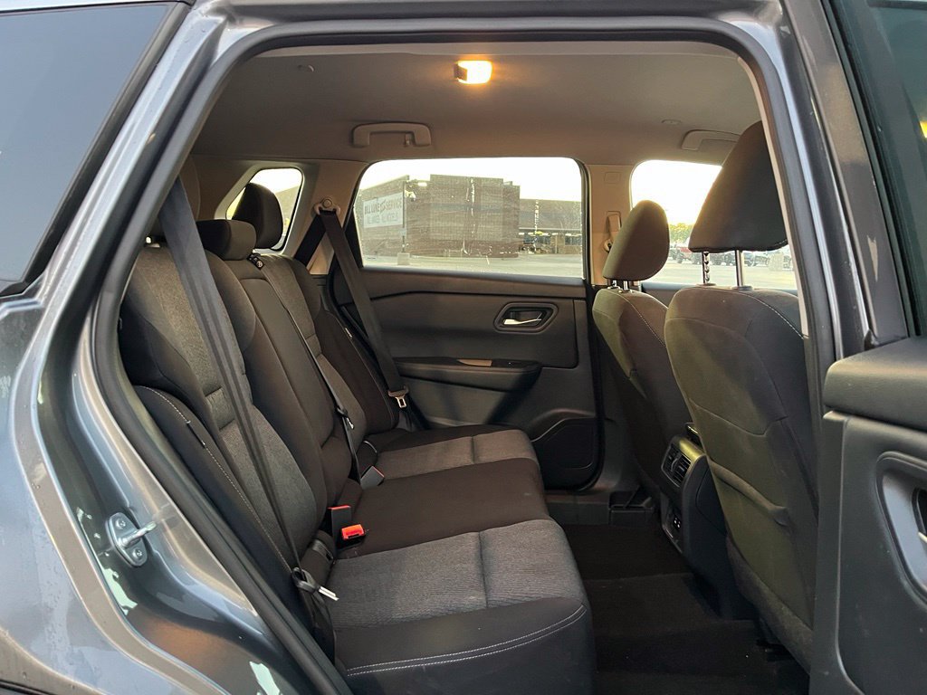 Used 2024 Nissan Rogue SV FWD image 15