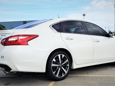 Used 2016 Nissan Altima 3.5 SR image 4