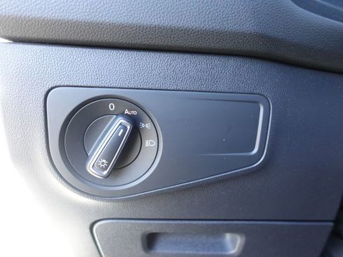 Used 2022 Volkswagen Tiguan SE R-Line image 16