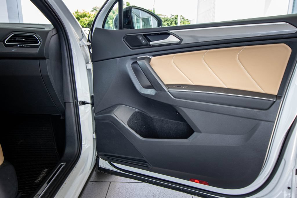 Certified 2024 Volkswagen Tiguan SE R-Line FWD image 18