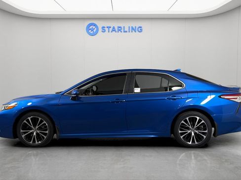 Used 2020 Toyota Camry SE FWD image 3