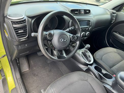 Used 2016 Kia Soul + FWD image 11