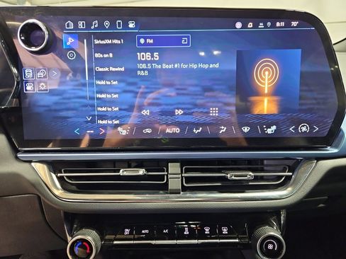 Used 2024 Chevrolet Equinox EV LT FWD image 10