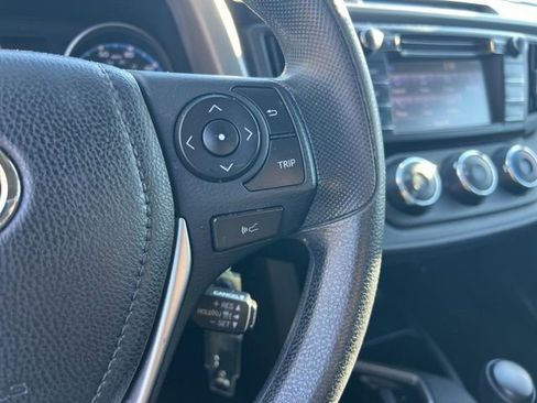 Used 2018 Toyota RAV4 LE image 10