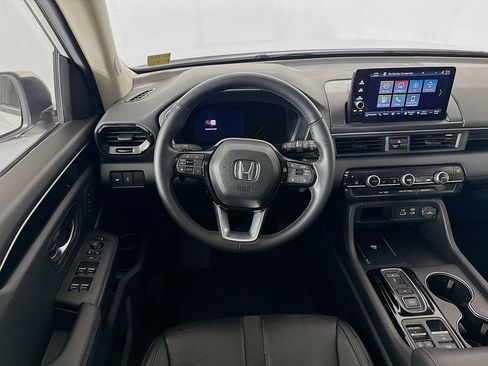 Used 2024 Honda Pilot Touring image 23