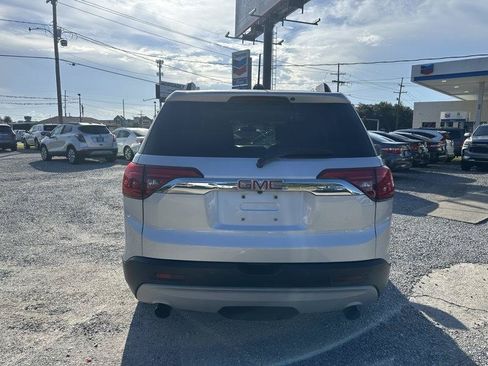 Used 2017 GMC Acadia SLT FWD image 3