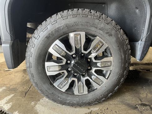 Used 2025 GMC Sierra 3500 Denali w/ Denali Reserve Package image 9