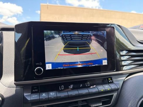 Used 2025 Toyota Camry SE FWD image 17