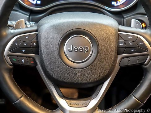 Used 2017 Jeep Grand Cherokee Altitude image 18