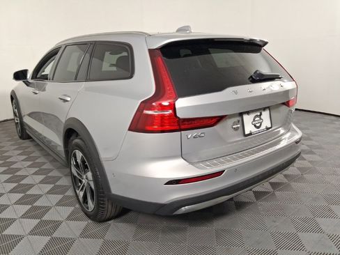 Certified 2025 Volvo V60 B5 Cross Country Plus AWD/4WD image 13