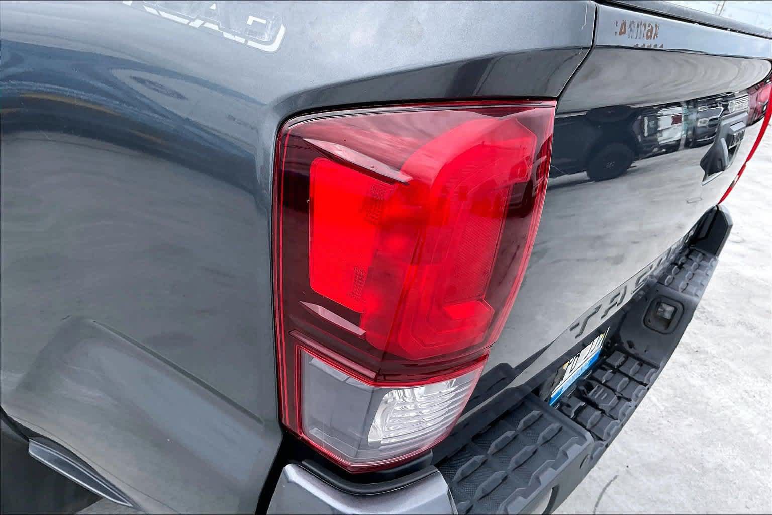 Used 2020 Toyota Tacoma TRD Off-Road w/ Technology Package RWD image 32