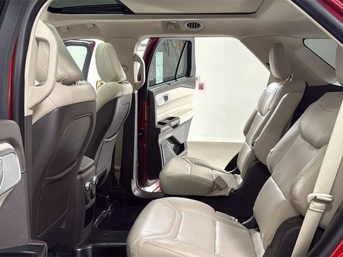 Used 2020 Ford Explorer Platinum w/ Premium Technology Package image 15