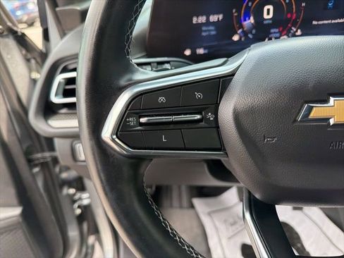 Used 2025 Chevrolet Traverse LT FWD image 25