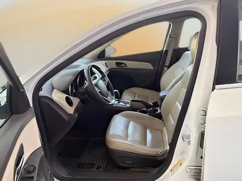 Used 2016 Chevrolet Cruze LT FWD image 18