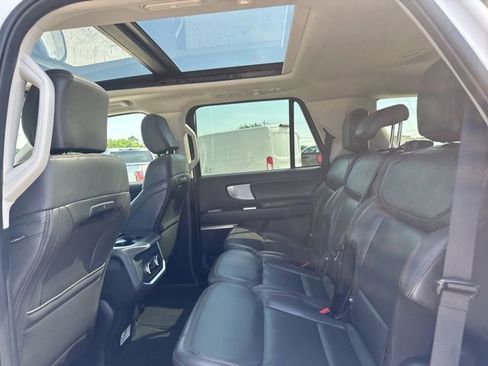Used 2025 Ford Expedition Active AWD/4WD image 5
