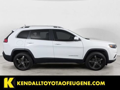 Used 2019 Jeep Cherokee Latitude Plus AWD/4WD image 4