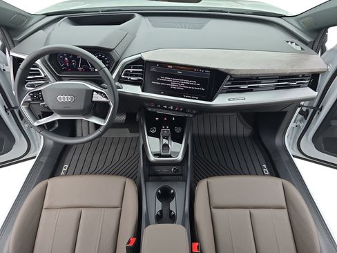 Used 2025 Audi Q4 e-tron Prestige AWD/4WD image 9