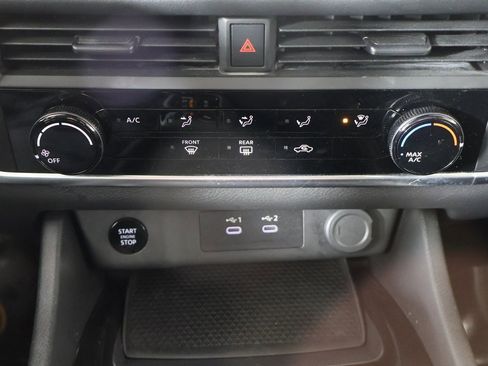 Used 2024 Nissan Rogue S image 40