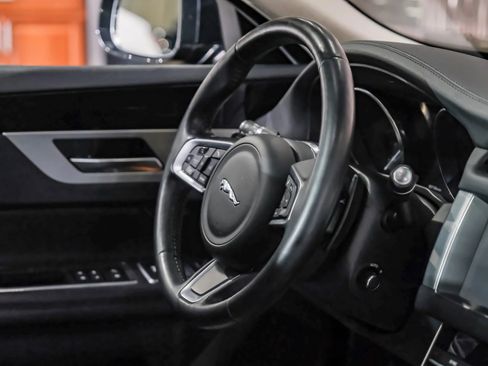 Used 2020 Jaguar XF Prestige RWD image 12
