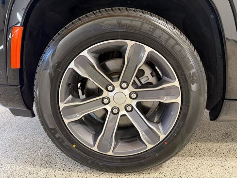 Used 2024 Jeep Grand Wagoneer L 4WD image 9