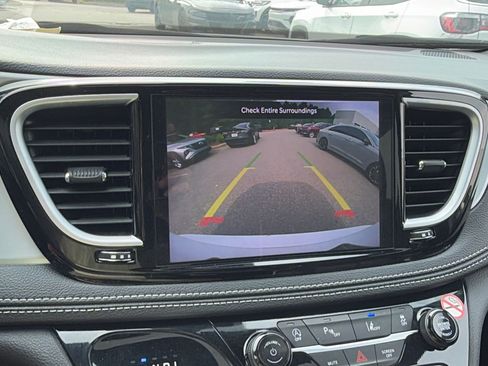 Used 2025 Chrysler Pacifica Limited FWD image 35