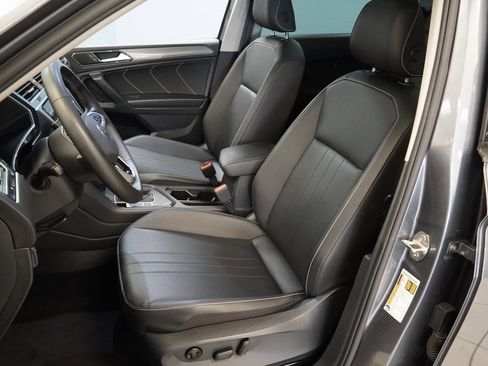 Used 2022 Volkswagen Tiguan SE image 4