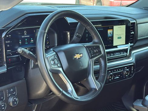 Used 2025 Chevrolet Silverado 1500 LT image 7