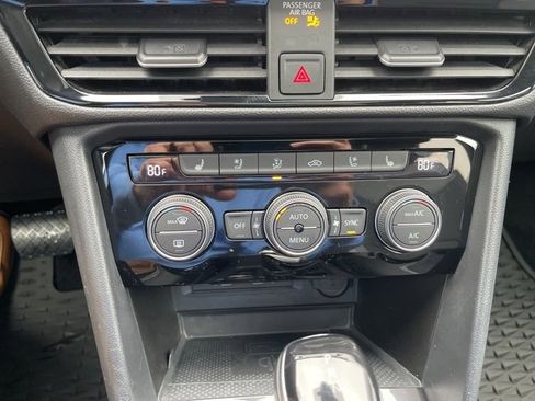 Certified 2022 Volkswagen Taos SEL w/ Panoramic Sunroof Package image 22