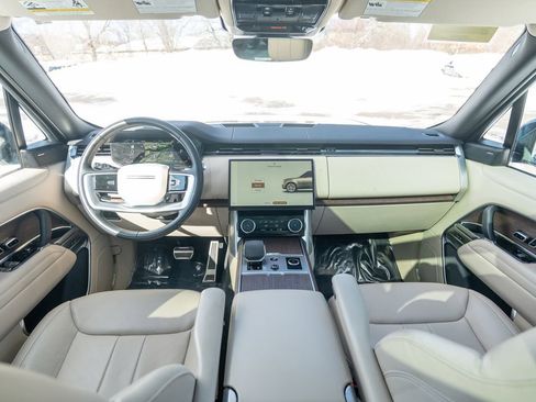 Certified 2023 Land Rover Range Rover SE image 17