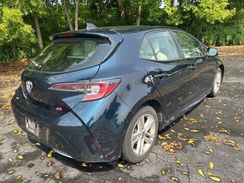 Used 2021 Toyota Corolla SE w/ SE Preferred Package FWD image 3