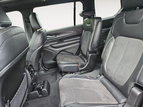 Used 2023 Jeep Grand Cherokee L Laredo AWD/4WD image 13
