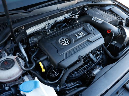 Used 2017 Volkswagen Golf R 4-Door image 49