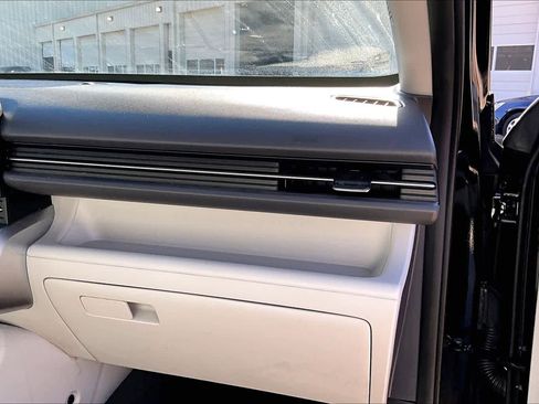 Used 2025 Hyundai Kona SEL image 17