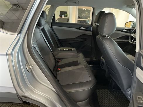 Used 2024 Volkswagen Taos SE image 15